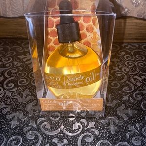 Cuccio Naturale Milk & Honey Cuticle Oil